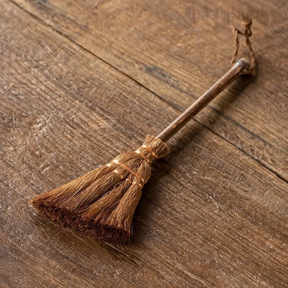 Eco-friendly Traditional Tea Cleaning Brush Handmade Vintage Tea Ware Scrubber Portable Natural Mini Whisk Broom Dust Removal