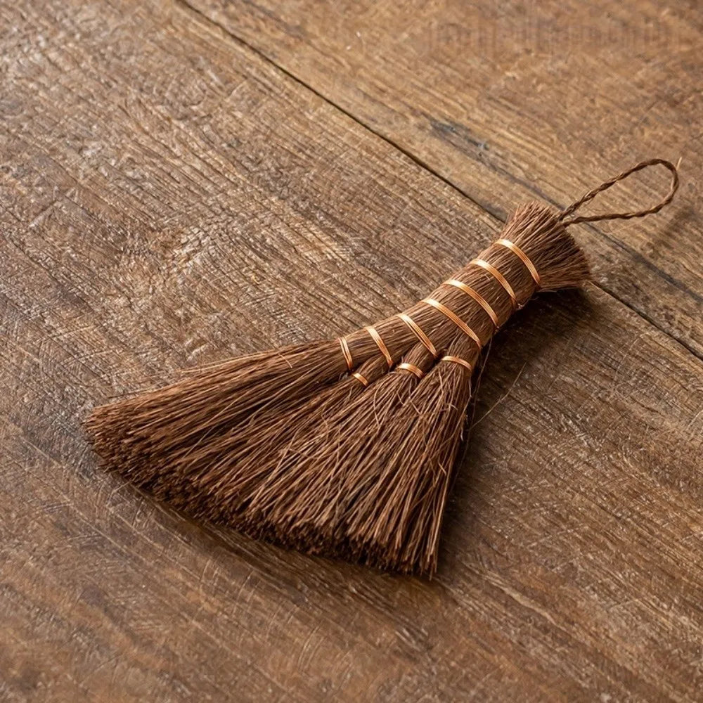 Eco-friendly Traditional Tea Cleaning Brush Handmade Vintage Tea Ware Scrubber Portable Natural Mini Whisk Broom Dust Removal