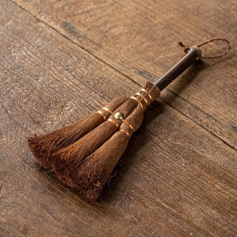 Eco-friendly Traditional Tea Cleaning Brush Handmade Vintage Tea Ware Scrubber Portable Natural Mini Whisk Broom Dust Removal