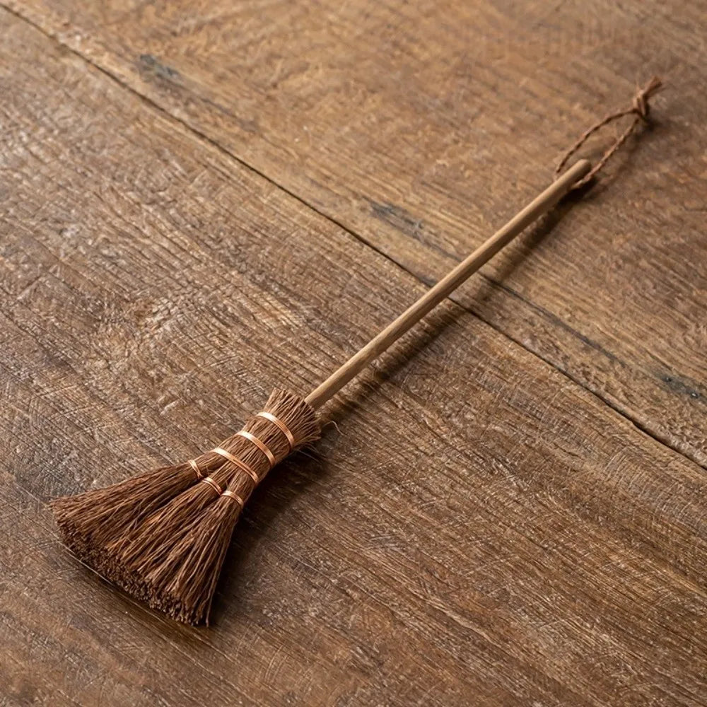 Eco-friendly Traditional Tea Cleaning Brush Handmade Vintage Tea Ware Scrubber Portable Natural Mini Whisk Broom Dust Removal